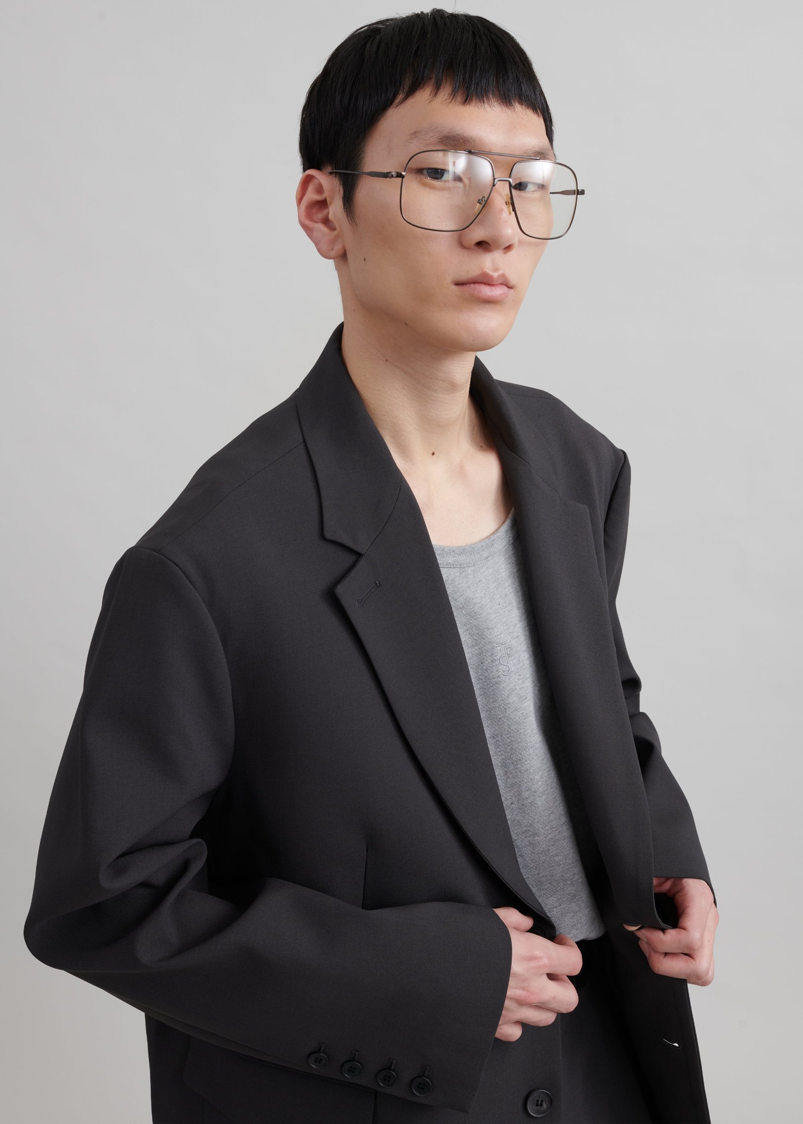 BEO-BLAZER-DARK-GREY-JUNYEONG-3399