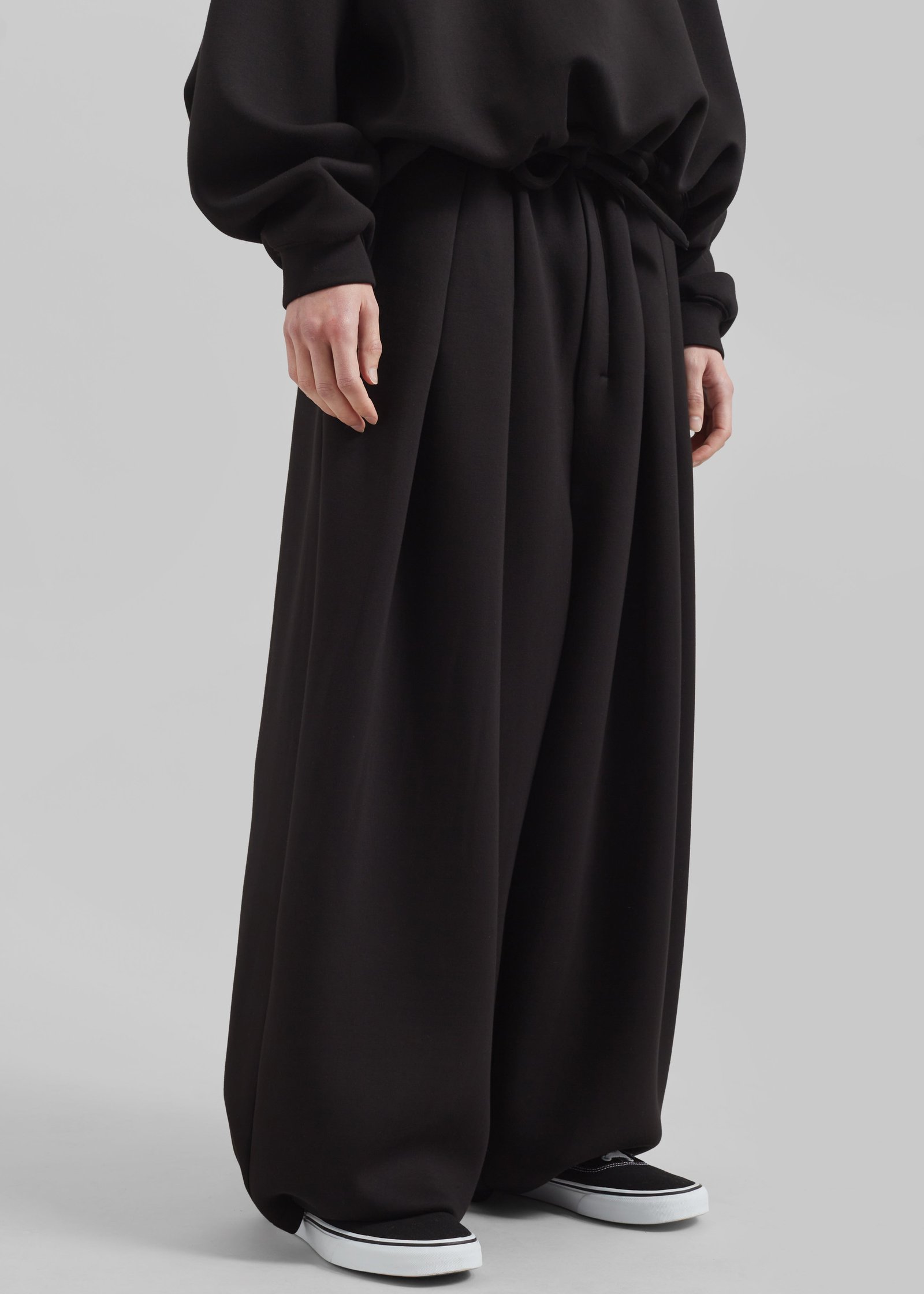 TATE-SWEATPANTS-BLACK-SIOBAHN-1399